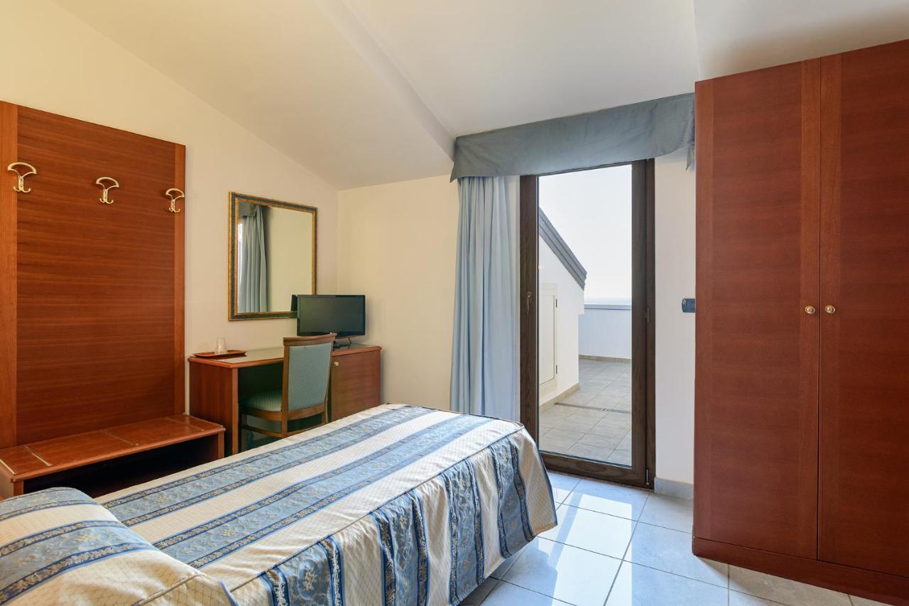 Hotel Serenella Agropoli Εξωτερικό φωτογραφία